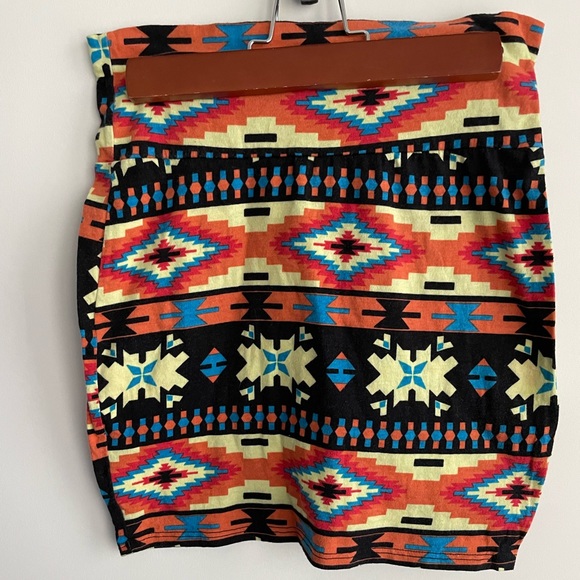Aztec/Geometric shape mini skirt. - Picture 1 of 4